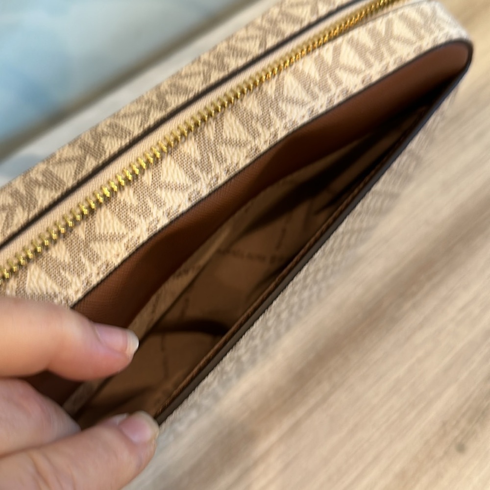 Michael by Michael Kors Jet Set Logo Crossbody Bag – Camera Style - Picture 7 of 8